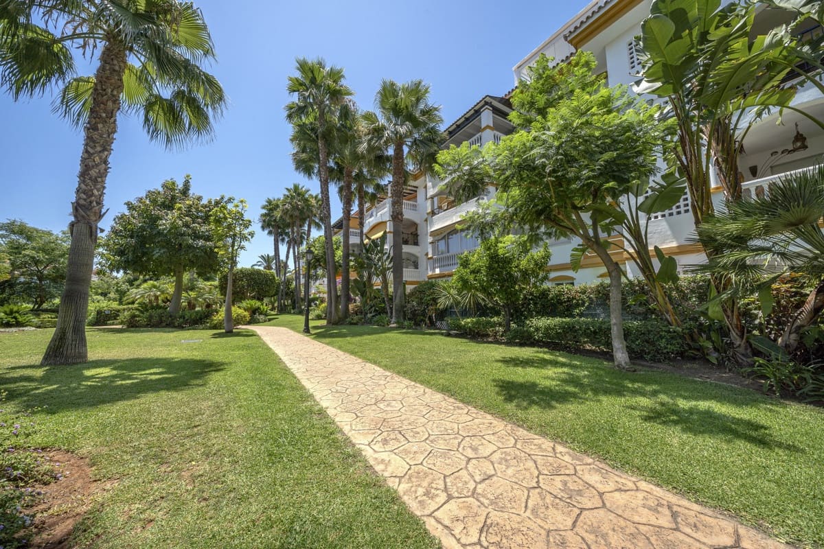 2 bedroom Apartment for rent in Nueva Andalucia with pool garage - € 1,750 (Ref: 9806860)