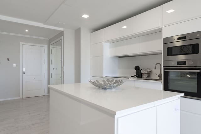 Apartamento de 2 habitaciones en Marbella en venta con piscina garaje - 675.000 € (Ref: 9806861)