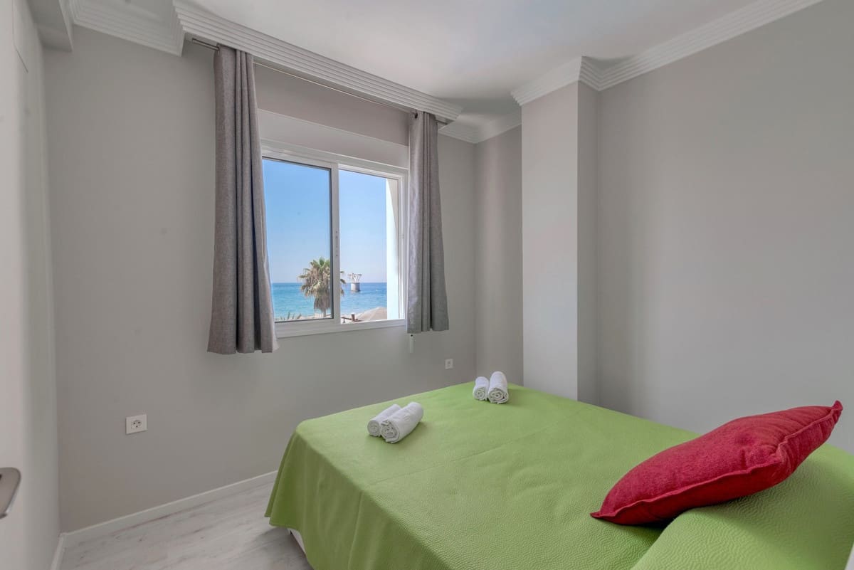 Apartamento de 2 habitaciones en Marbella en alquiler vacacional con piscina garaje - 1.200 € (Ref: 9806862)