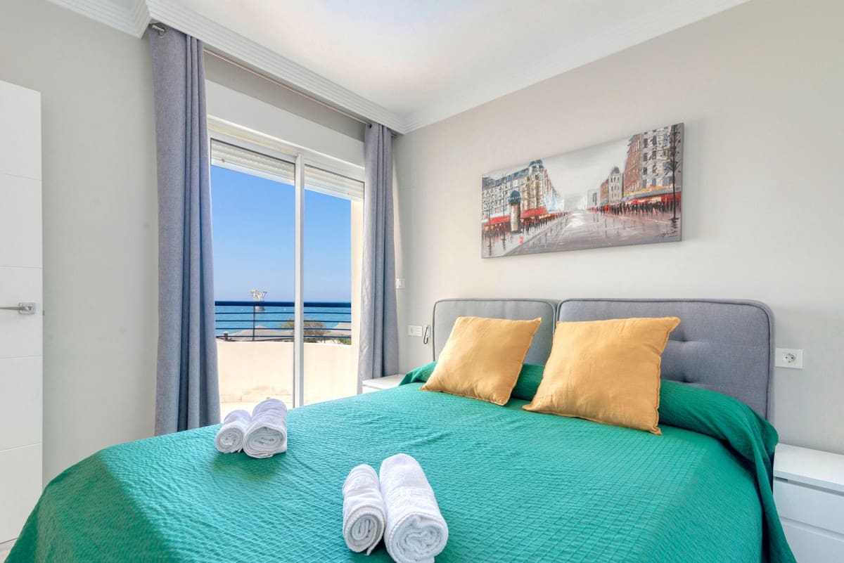 Apartamento de 2 habitaciones en Marbella en alquiler vacacional con piscina garaje - 1.200 € (Ref: 9806862)