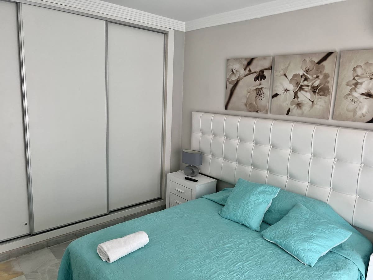 2 slaapkamer Penthouse voor vakantieverhuur in La Reserva met zwembad - € 700 (Ref: 9806863)