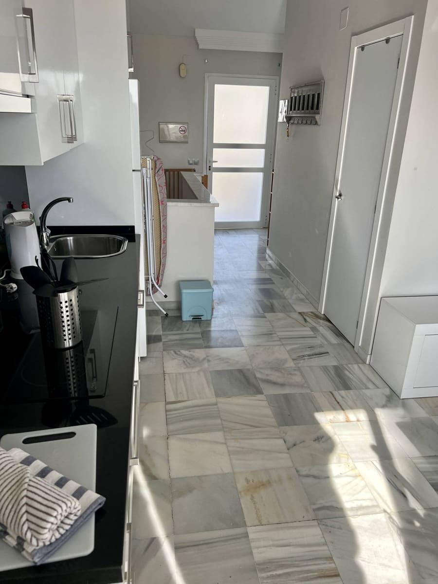 2 slaapkamer Penthouse voor vakantieverhuur in La Reserva met zwembad - € 700 (Ref: 9806863)