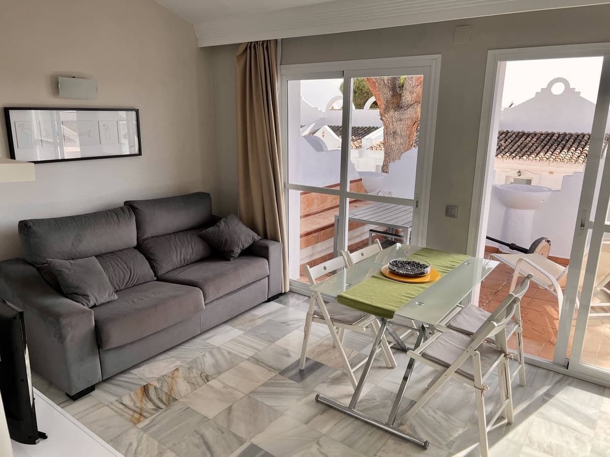 2 slaapkamer Penthouse voor vakantieverhuur in La Reserva met zwembad - € 700 (Ref: 9806863)