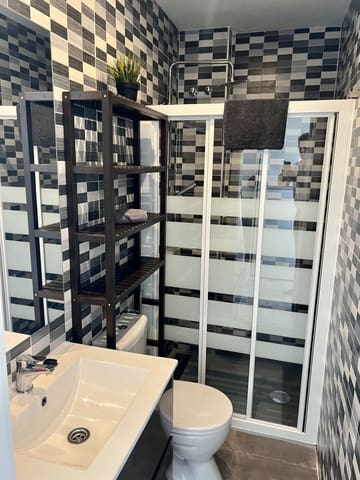 2 slaapkamer Penthouse voor vakantieverhuur in La Reserva, Marbella met zwembad - € 700 (Ref: 9806863)