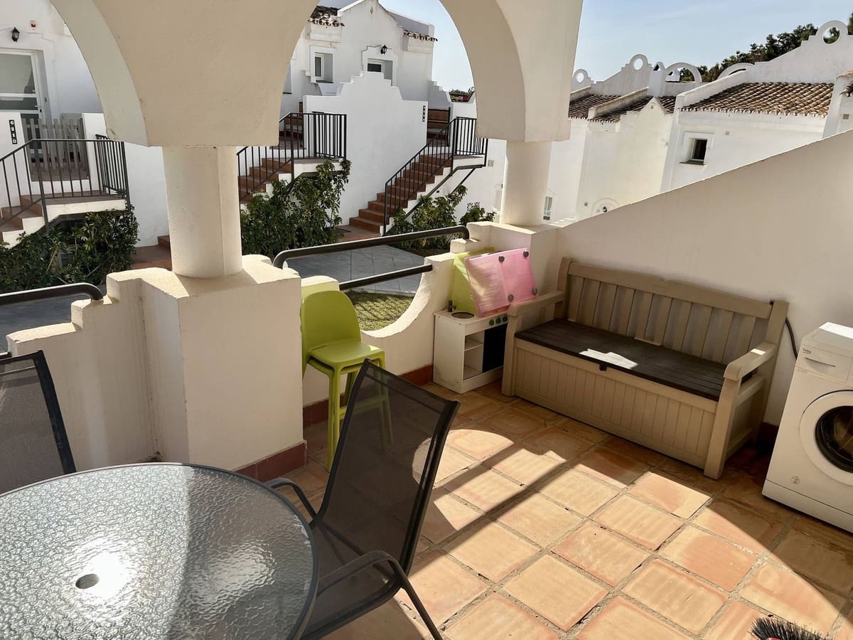 2 slaapkamer Penthouse voor vakantieverhuur in La Reserva met zwembad - € 700 (Ref: 9806863)