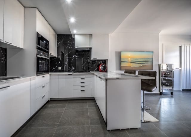 Apartamento de 2 habitaciones en Puerto Banus, Marbella en alquiler vacacional - 900 € (Ref: 9806864)