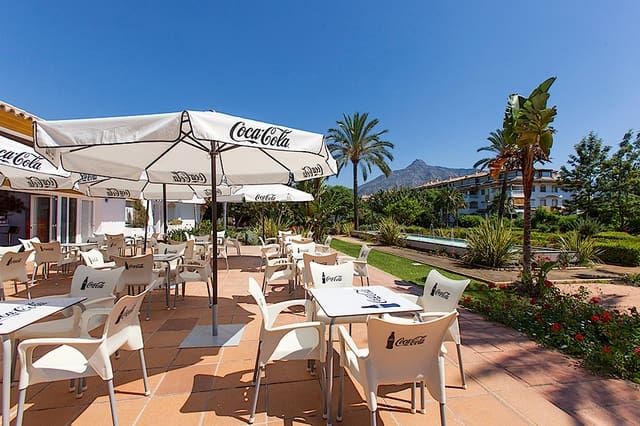 Apartamento de 2 habitaciones en Nueva Andalucia, Marbella en alquiler con piscina garaje - 1.750 € (Ref: 9806865)