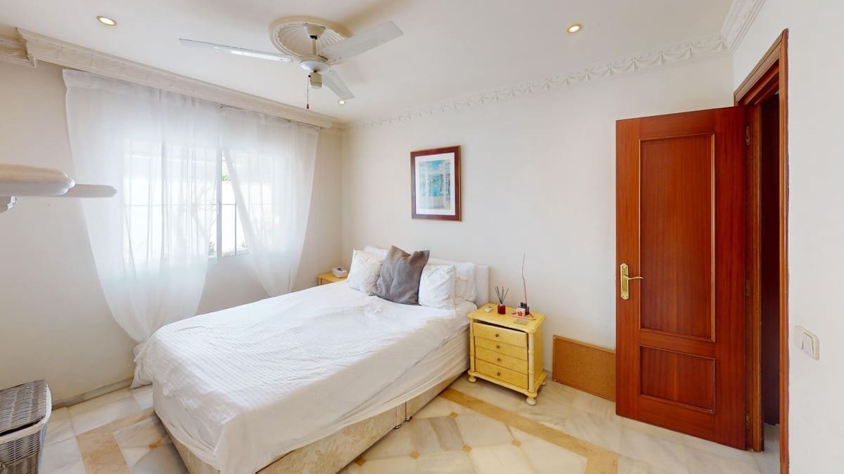 4 bedroom Villa for sale in Costalita with pool garage - € 900,000 (Ref: 9809328)