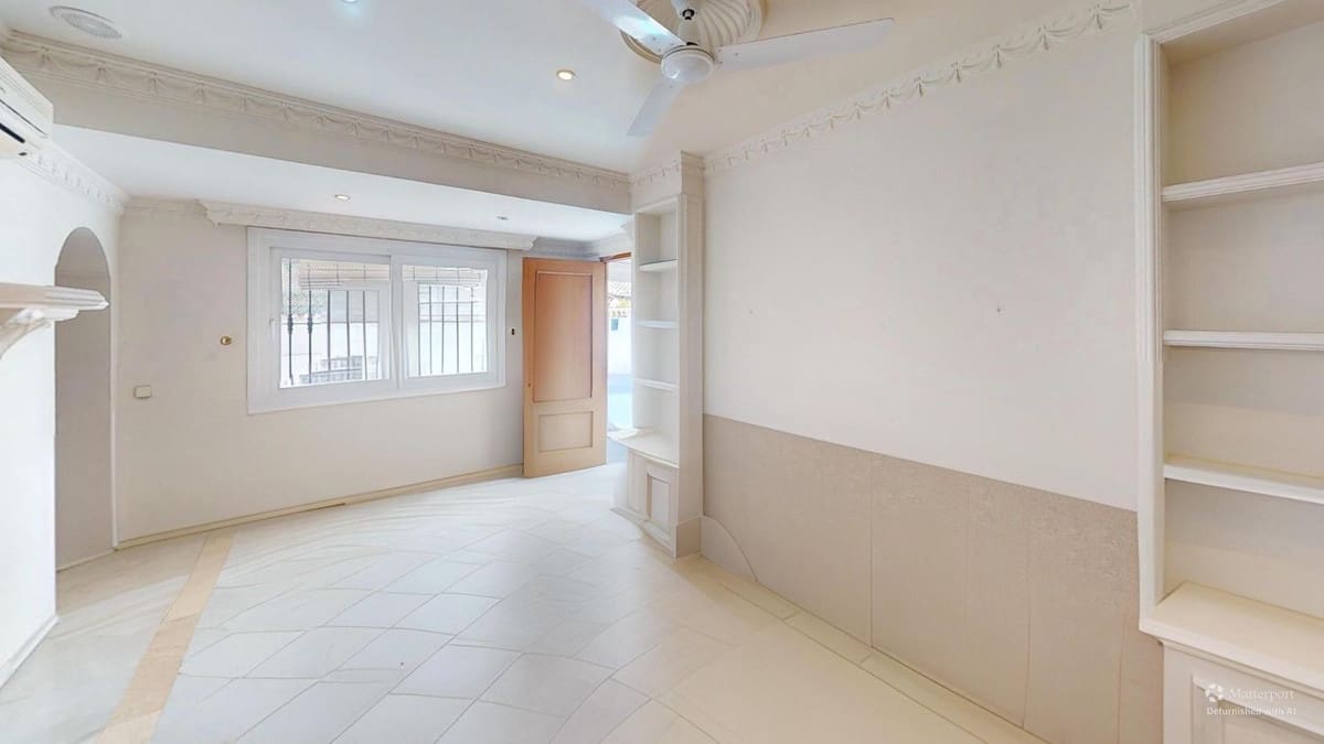 4 bedroom Villa for sale in Costalita with pool garage - € 900,000 (Ref: 9809328)