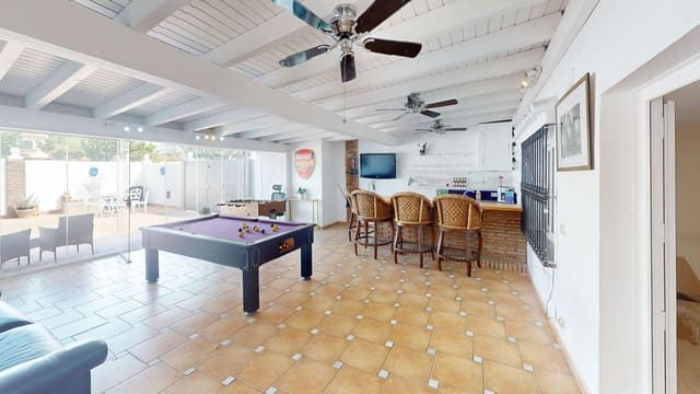 4 chambre Villa/Maison à vendre à Costalita, Estepona avec piscine garage - 900 000 € (Ref: 9809328)