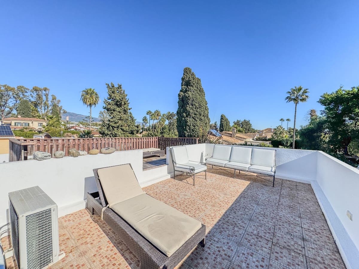 4 bedroom Villa for sale in Costalita with pool garage - € 900,000 (Ref: 9809328)
