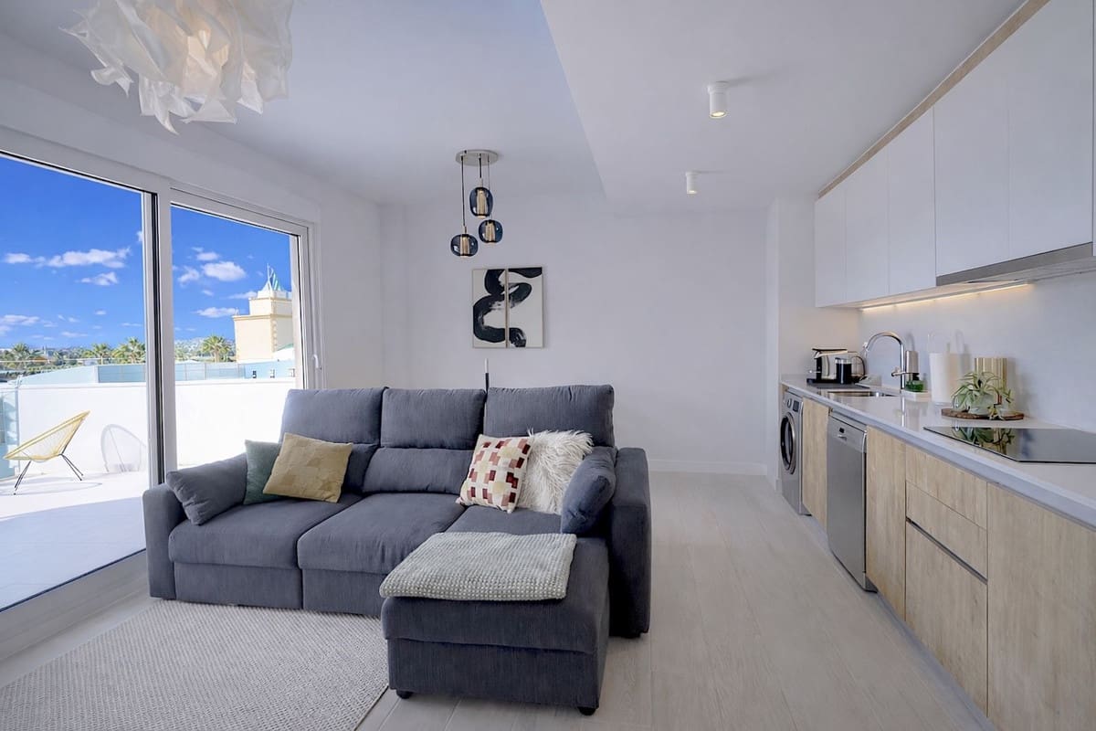 2 slaapkamer Penthouse te koop in Estepona met zwembad garage - € 450.000 (Ref: 9809337)