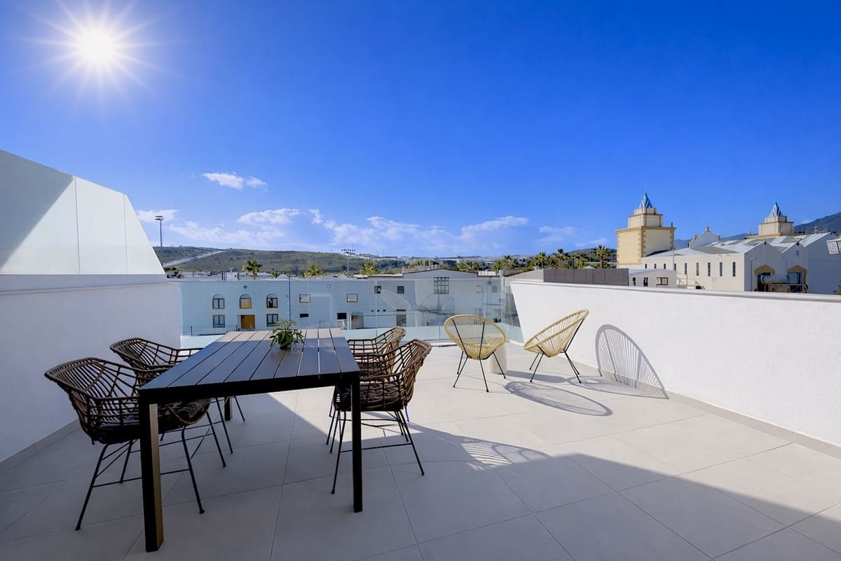 2 slaapkamer Penthouse te koop in Estepona met zwembad garage - € 450.000 (Ref: 9809337)
