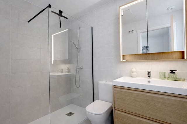 2 quarto Penthouse para venda em Estepona com piscina garagem - 450 000 € (Ref: 9809337)