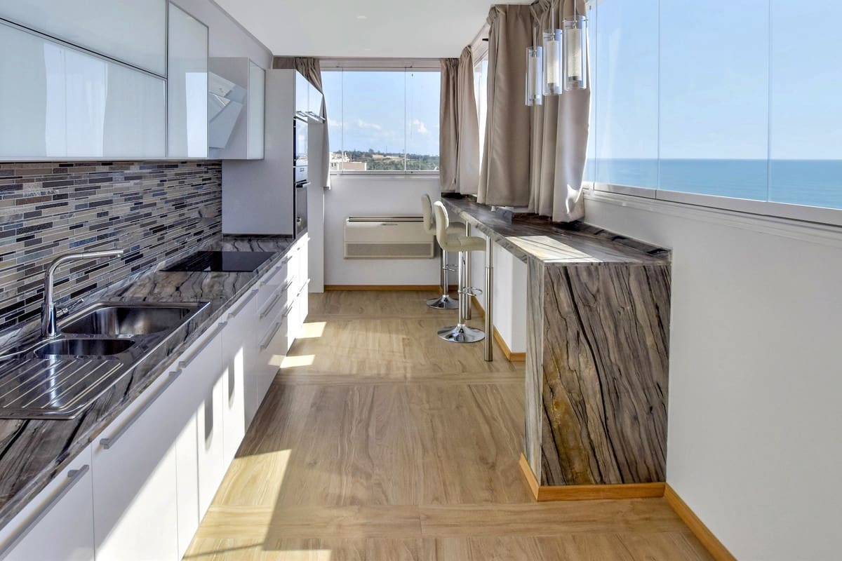 2 slaapkamer Penthouse te koop in Estepona met garage - € 1.550.000 (Ref: 9809338)