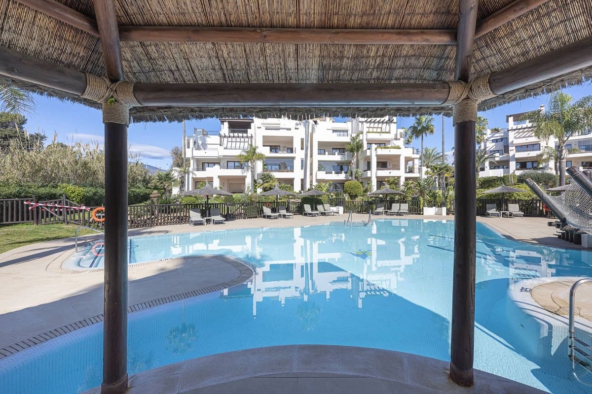 3 Zimmer Apartment zu verkaufen in Estepona mit Pool Garage - 1.895.000 € (Ref: 9827793)