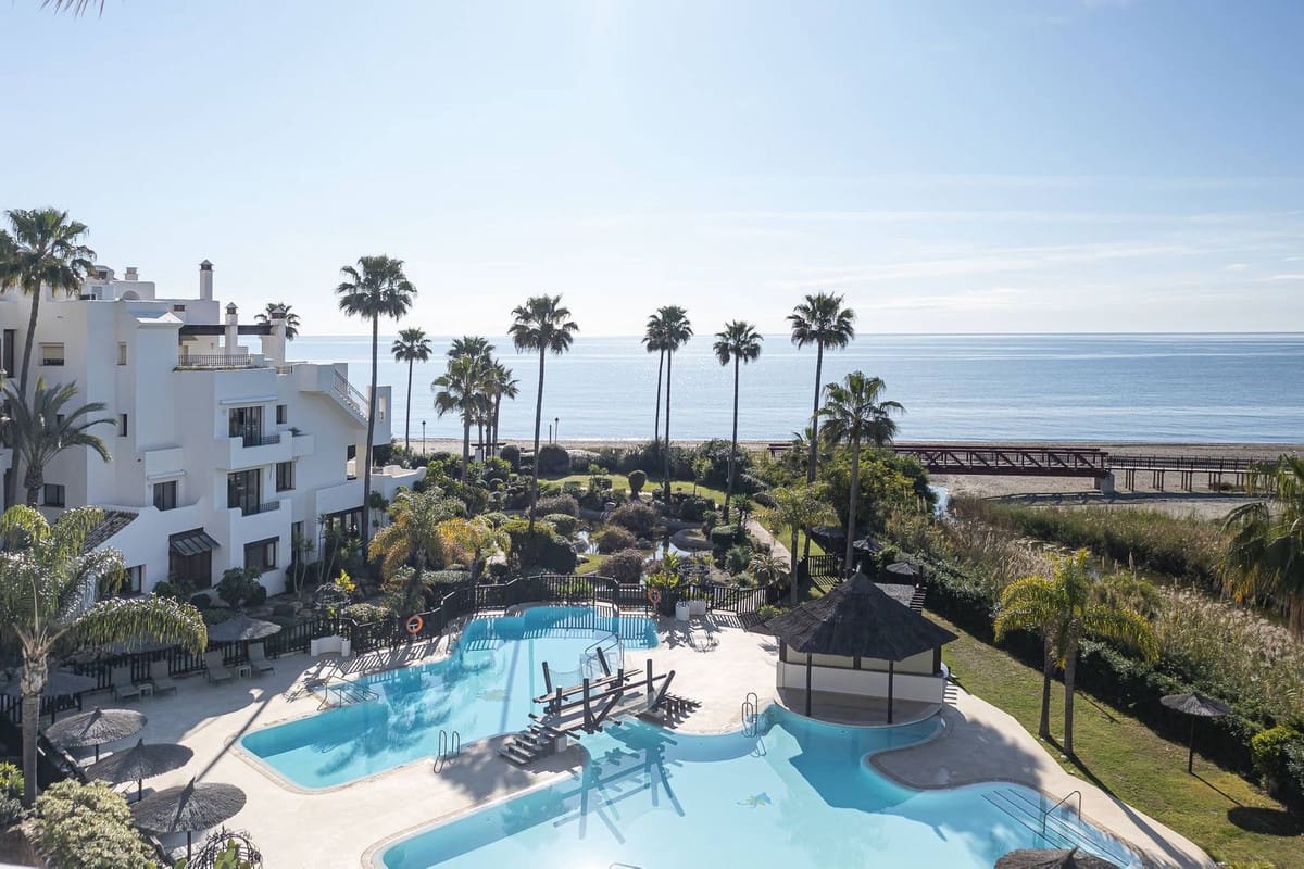 3 Zimmer Apartment zu verkaufen in Estepona mit Pool Garage - 1.895.000 € (Ref: 9827793)