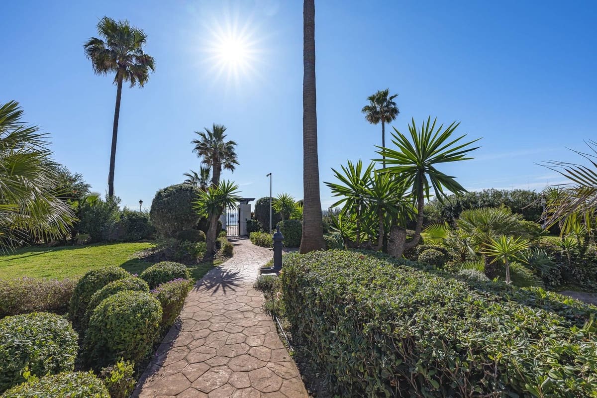 3 Zimmer Apartment zu verkaufen in Estepona mit Pool Garage - 1.895.000 € (Ref: 9827793)