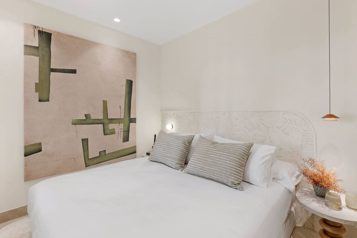 3 bedroom Apartment for sale in Estepona with pool garage - € 1,495,000 (Ref: 9832904)
