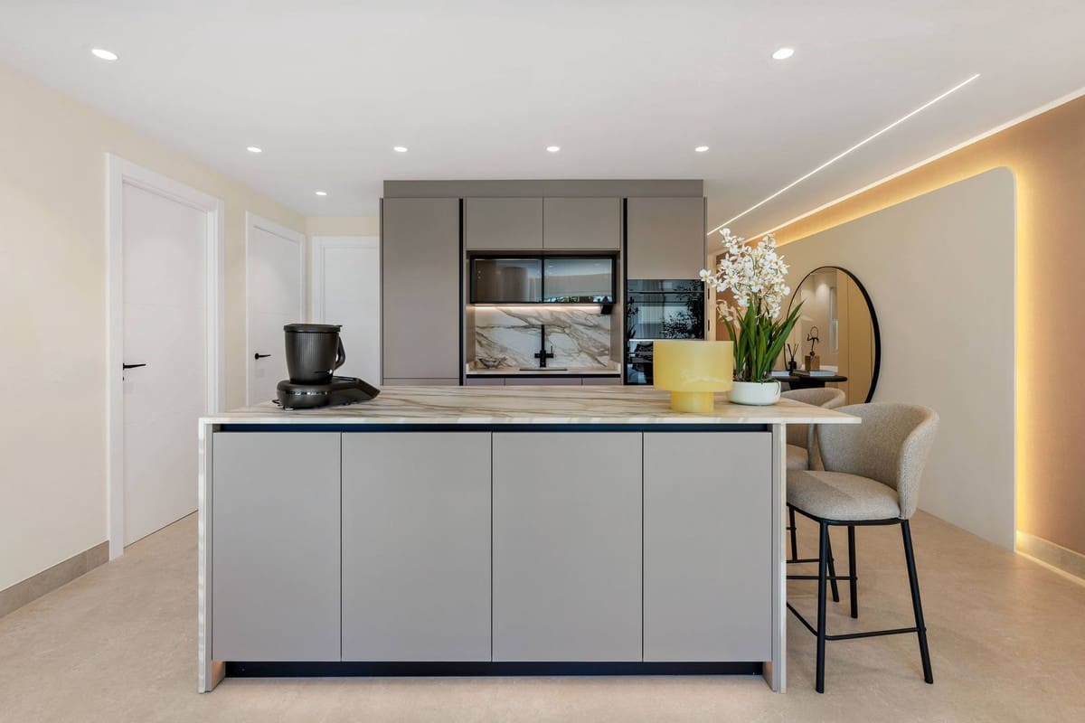 3 bedroom Apartment for sale in Estepona with pool garage - € 1,495,000 (Ref: 9832904)