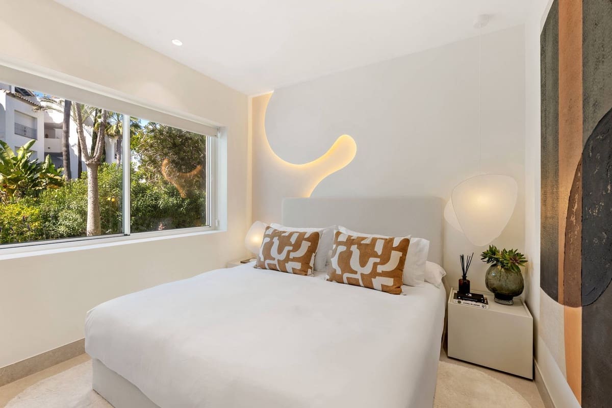 3 bedroom Apartment for sale in Estepona with pool garage - € 1,495,000 (Ref: 9832904)