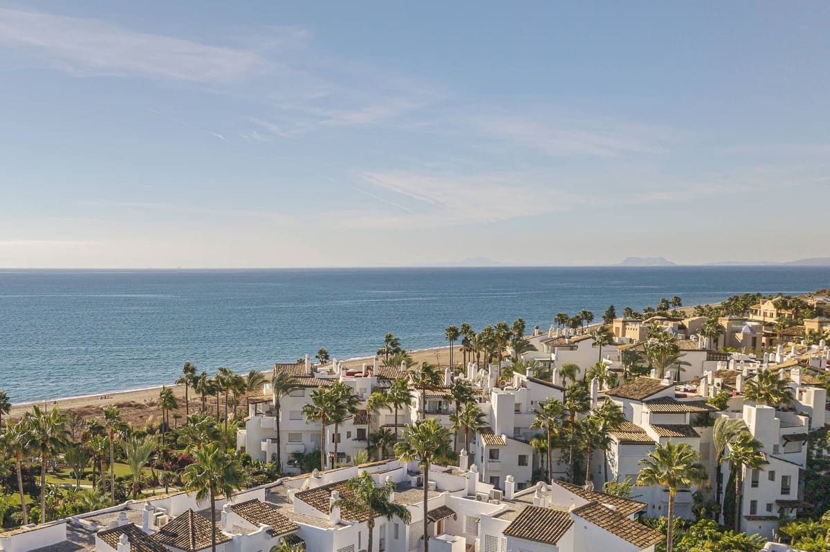 3 bedroom Apartment for sale in Estepona with pool garage - € 1,495,000 (Ref: 9832904)