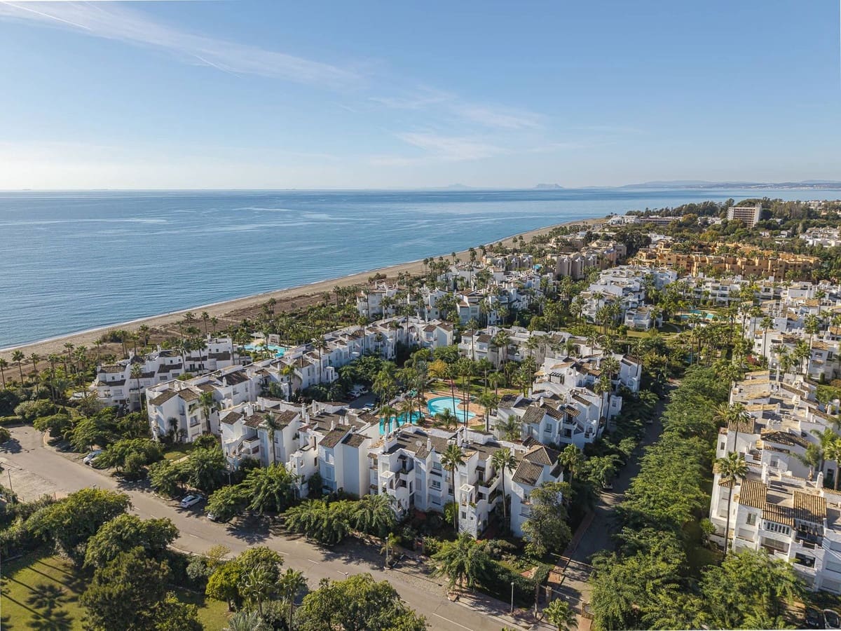 3 bedroom Apartment for sale in Estepona with pool garage - € 1,495,000 (Ref: 9832904)