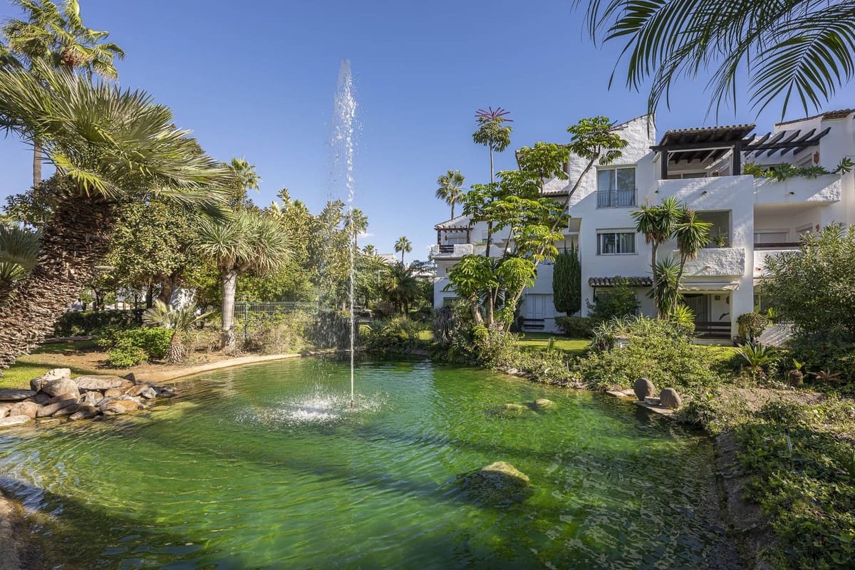 3 bedroom Apartment for sale in Estepona with pool garage - € 1,495,000 (Ref: 9832904)