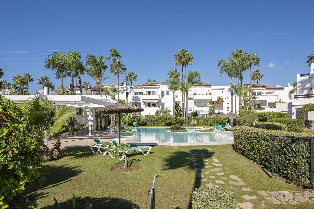 3 bedroom Apartment for sale in Estepona with pool garage - € 1,495,000 (Ref: 9832904)