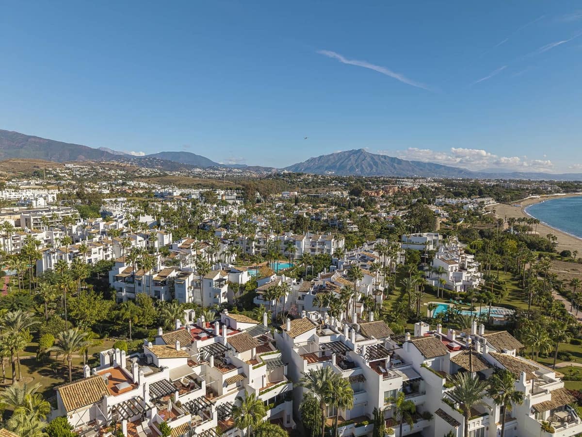 3 bedroom Apartment for sale in Estepona with pool garage - € 1,495,000 (Ref: 9832904)