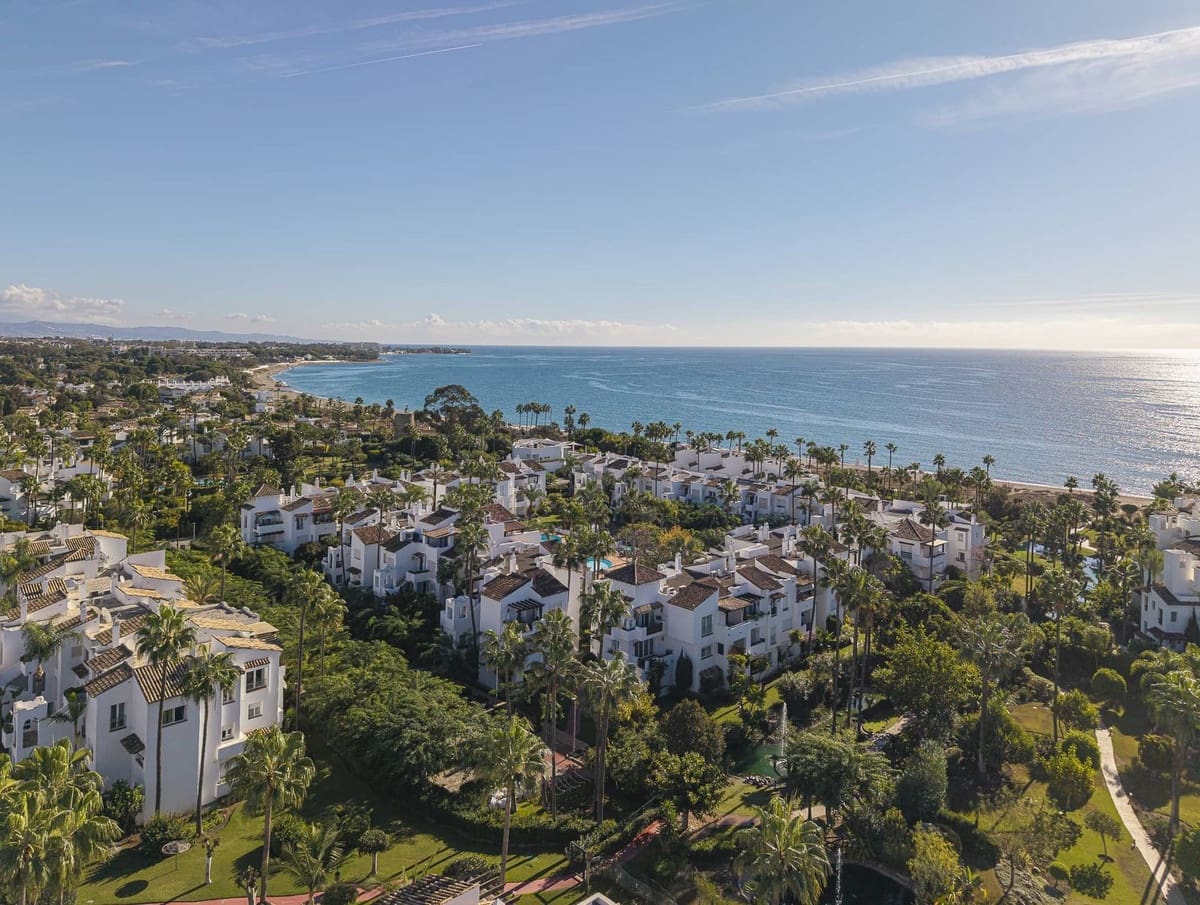 3 bedroom Apartment for sale in Estepona with pool garage - € 1,495,000 (Ref: 9832904)