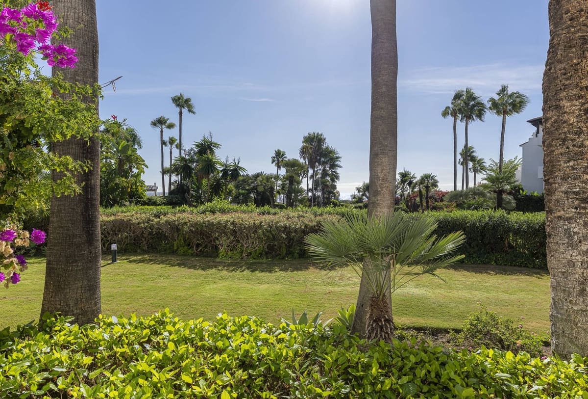 3 bedroom Apartment for sale in Estepona with pool garage - € 1,495,000 (Ref: 9832904)