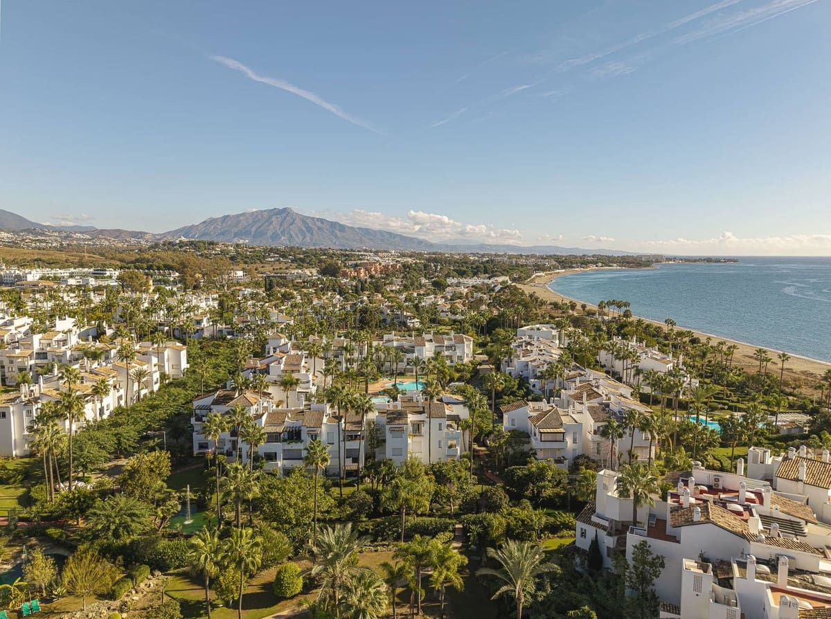3 bedroom Apartment for sale in Estepona with pool garage - € 1,495,000 (Ref: 9832904)