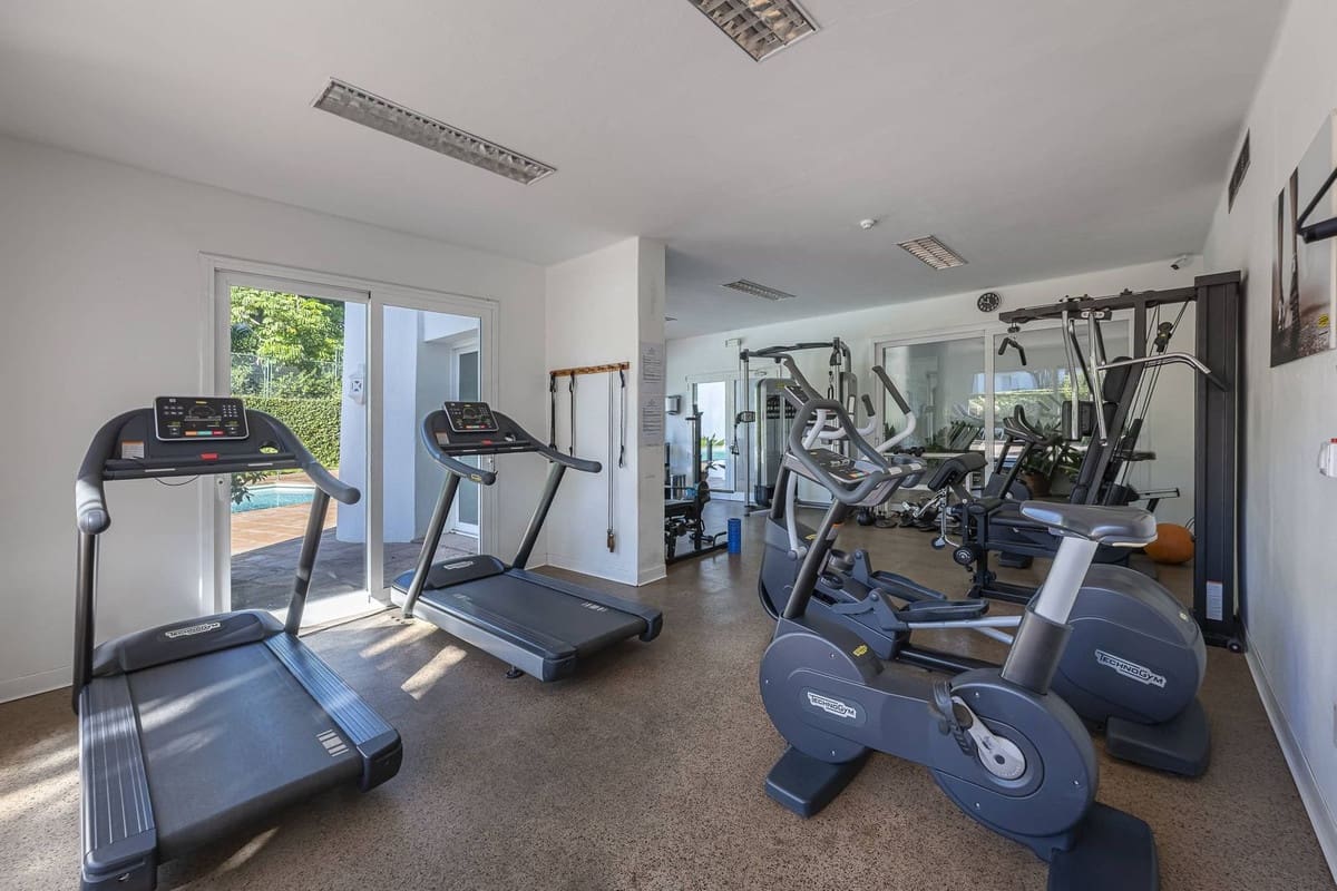 3 bedroom Apartment for sale in Estepona with pool - € 2,995,000 (Ref: 9872420)