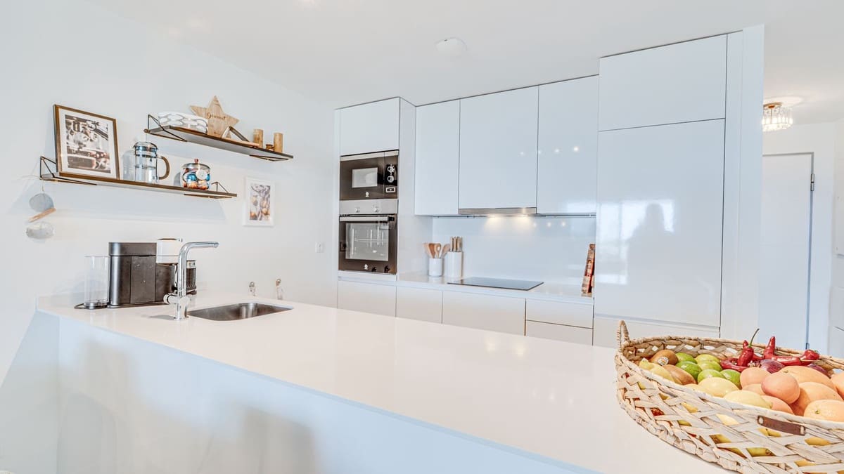 Apartamento de 2 habitaciones en Manilva en venta con piscina garaje - 450.000 € (Ref: 10005896)