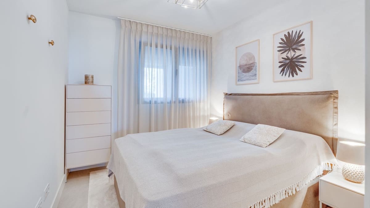 Apartamento de 2 habitaciones en Manilva en venta con piscina garaje - 450.000 € (Ref: 10005896)