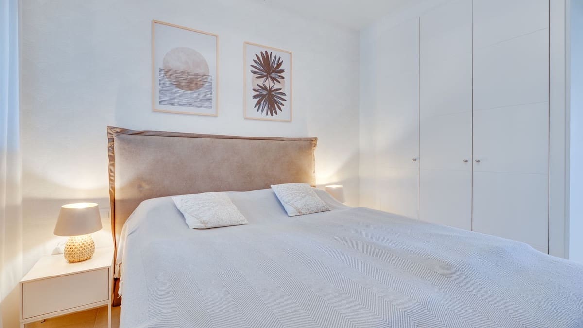 Apartamento de 2 habitaciones en Manilva en venta con piscina garaje - 450.000 € (Ref: 10005896)