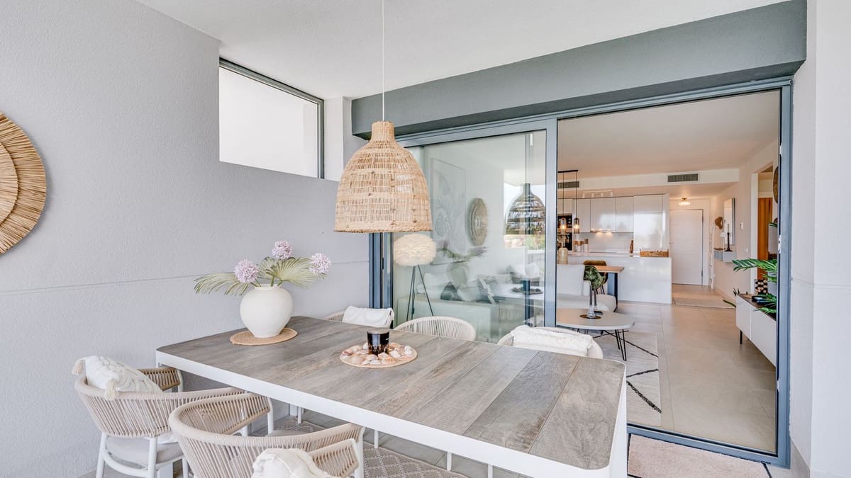 Apartamento de 2 habitaciones en Manilva en venta con piscina garaje - 450.000 € (Ref: 10005896)