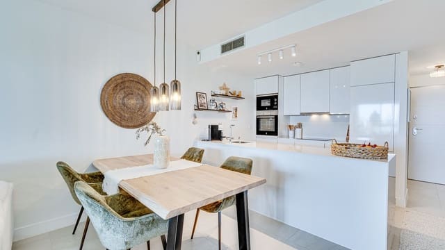Apartamento de 2 habitaciones en Manilva en venta con piscina garaje - 450.000 € (Ref: 10005896)