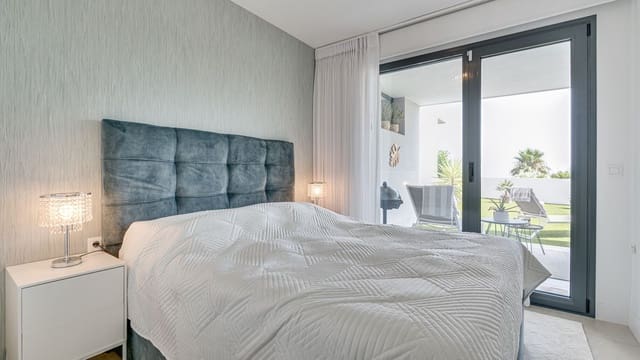Apartamento de 2 habitaciones en Manilva en venta con piscina garaje - 450.000 € (Ref: 10005896)