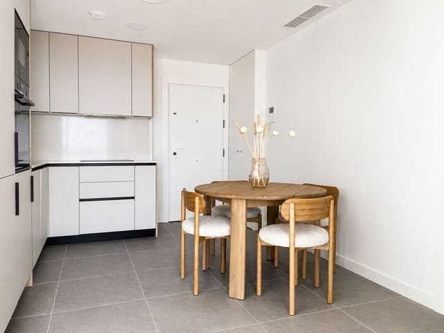 2 soverom Leilighet til salgs i Mijas Costa, Mijas med svømmebasseng garasje - € 470 000 (Ref: 10005900)