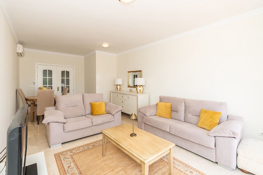 2 soverom Leilighet til salgs i Marbella med svømmebasseng garasje - € 650 000 (Ref: 10005906)