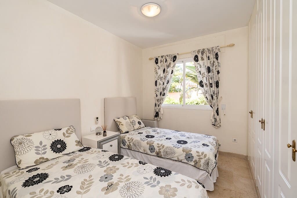 2 soverom Leilighet til salgs i Marbella med svømmebasseng garasje - € 650 000 (Ref: 10005906)