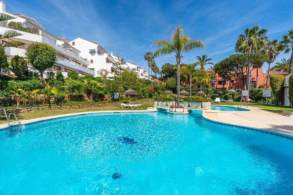 2 soverom Leilighet til salgs i Marbella med svømmebasseng garasje - € 650 000 (Ref: 10005906)