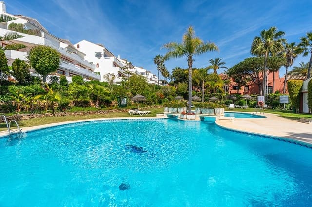2 soverom Leilighet til salgs i Marbella med svømmebasseng garasje - € 650 000 (Ref: 10005906)