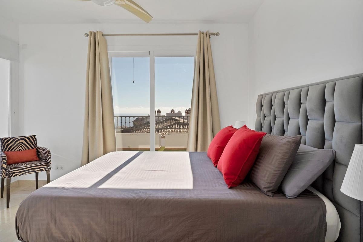 2 soveværelse Penthouse til salg i Calahonda med swimmingpool garage - € 735.000 (Ref: 10005907)