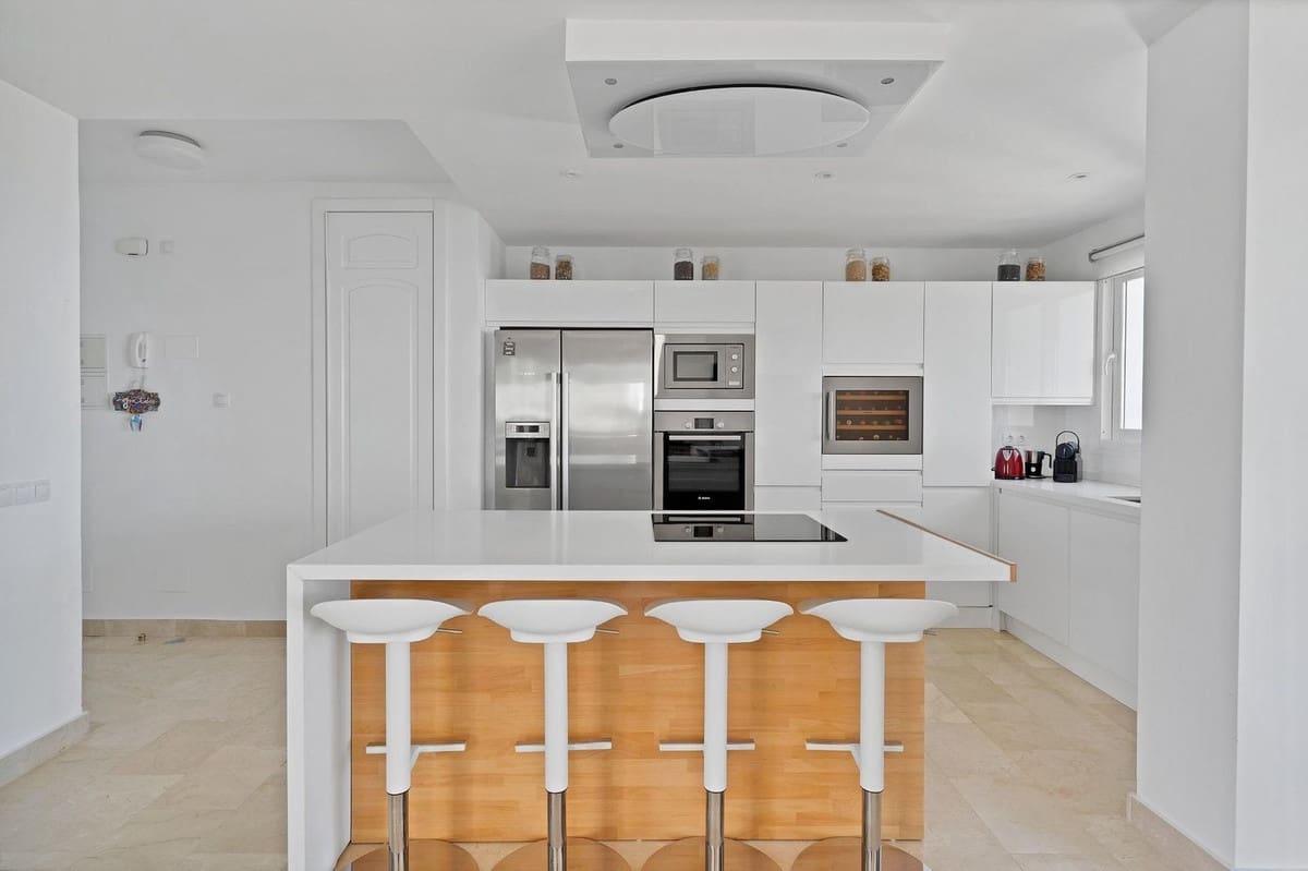 2 soveværelse Penthouse til salg i Calahonda med swimmingpool garage - € 735.000 (Ref: 10005907)