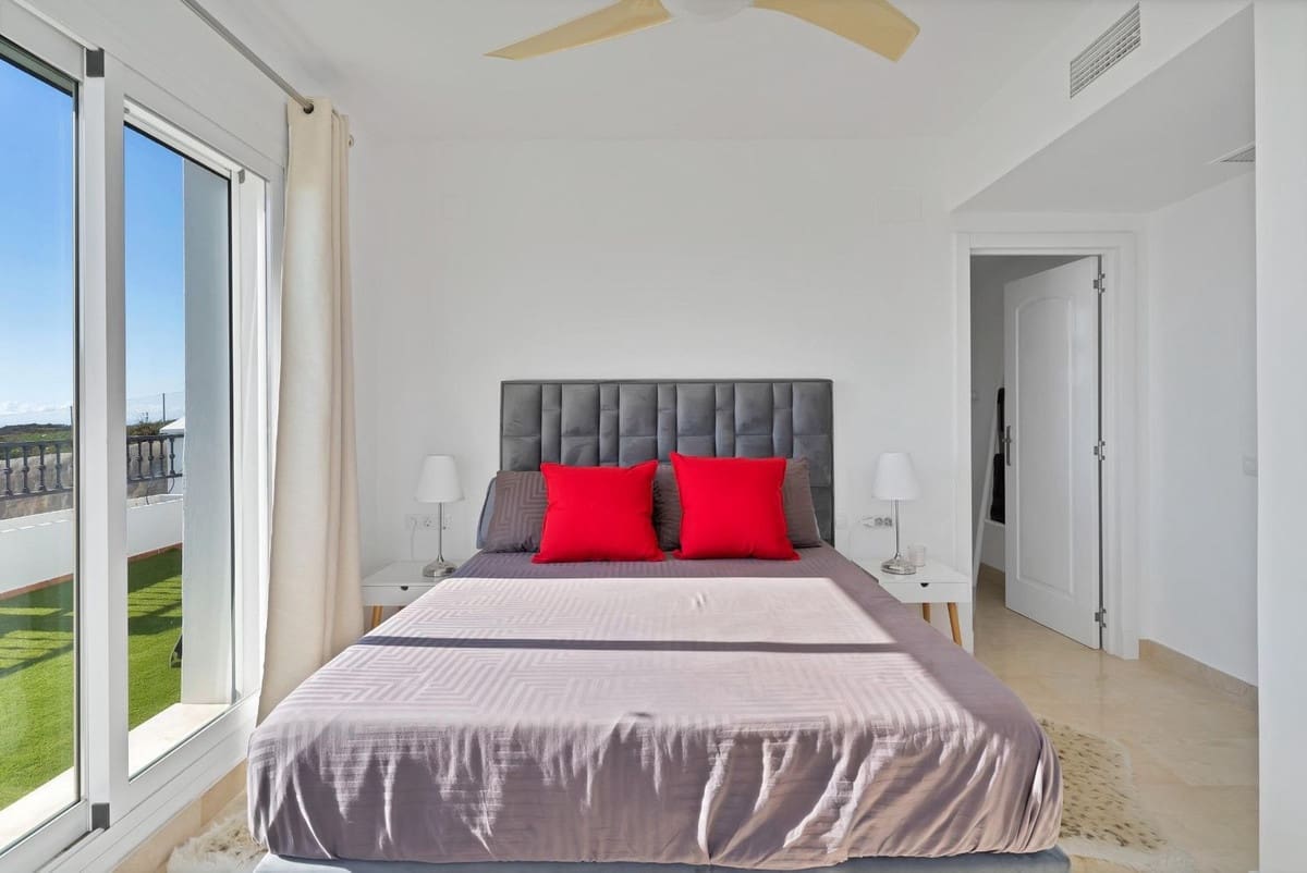 2 soveværelse Penthouse til salg i Calahonda med swimmingpool garage - € 735.000 (Ref: 10005907)