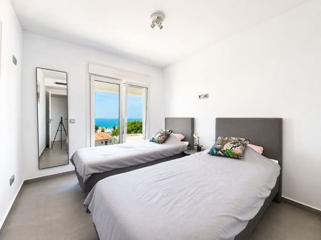 4 soveværelse Villa til salg i La Cala de Mijas, Mijas med swimmingpool garage - € 2.095.000 (Ref: 10006707)