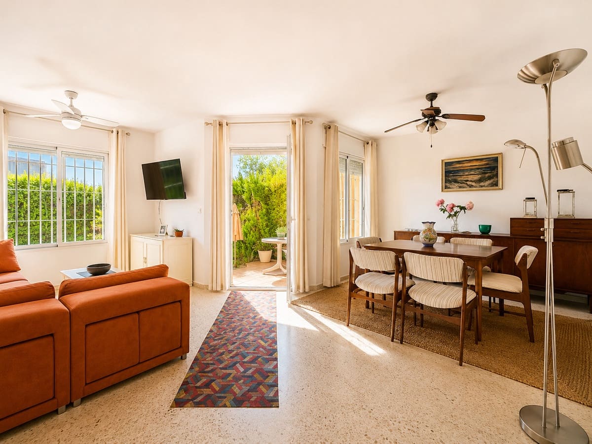 3 bedroom Townhouse for sale in Estepona with pool - € 460,000 (Ref: 10009291)